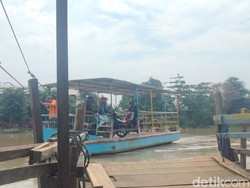 Warga Pengguna Jasa Tak Setuju Perahu Tambang Surabaya Dilarang Beroperasi