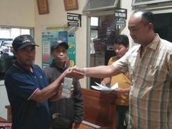 Nemu Duit Rp 10 Juta di Jalan, Langkah Siswi SMA Pekalongan Ini Bikin Salut!