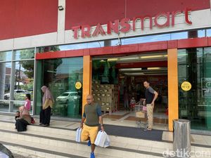 Beli Produk Elektronik di Transmart Midnight Sale! TV LED 50 Inch Diskon Rp 1,2 Juta Beli Produk Elektronik di Transmart Midnight Sale! TV LED 50 Inch Diskon Rp 1,2 Juta