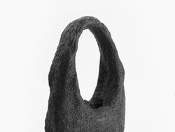 Brand Fashion Asal Paris Rilis Tas dari Batu Luar Angkasa, Dijual Rp 653 Juta