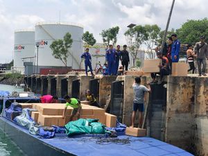 Kapal Pembawa 419 Ribu Bungkus Rokok Ilegal Ditangkap di Batam, 1 Orang Diciduk