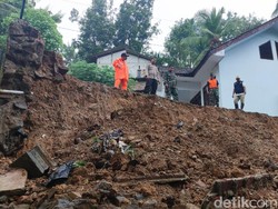 Tembok Sepanjang 50 Meter Ambrol, Sekolah di Trenggalek Rawan Longsor