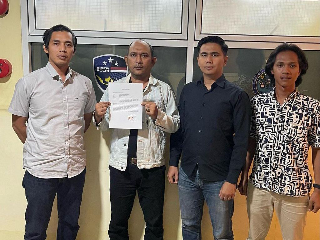 4 Fakta Pengunggah Sesali Sebar Video Ratu Mesir Mirip Jokowi 4 Fakta Pengunggah Sesali Sebar Video Ratu Mesir Mirip Jokowi