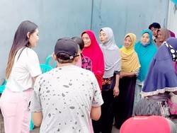 Masyaallah... Via Vallen Bagi-bagi Sembako dan Makan Sahur Selama Ramadan