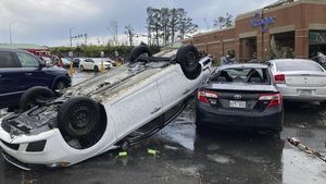Arkansas AS Porak-poranda Disapu Tornado Dahsyat