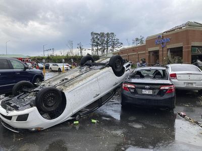 Arkansas AS Porak-poranda Disapu Tornado Dahsyat