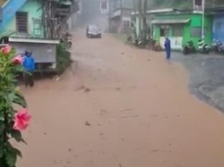 Diterjang Banjir Lumpur, Jalur Alternatif Kota Batu-Malang Sempat Terganggu