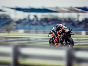 MotoGP Jerman 2023: Brad Binder Jatuh! MotoGP Jerman 2023: Brad Binder Jatuh!