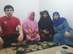 Wanita Bule Prancis Datang ke Polman Lamar Gadis untuk Putranya