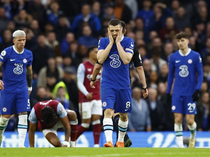 Soccer Football - Premier League - Chelsea v Aston Villa - Stamford Bridge, London, Britain - April 1, 2023 Chelsea's Mateo Kovacic reacts Action Images via Reuters/Peter Cziborra EDITORIAL USE ONLY. No use with unauthorized audio, video, data, fixture lists, club/league logos or 'live' services. Online in-match use limited to 75 images, no video emulation. No use in betting, games or single club /league/player publications.  Please contact your account representative for further details.