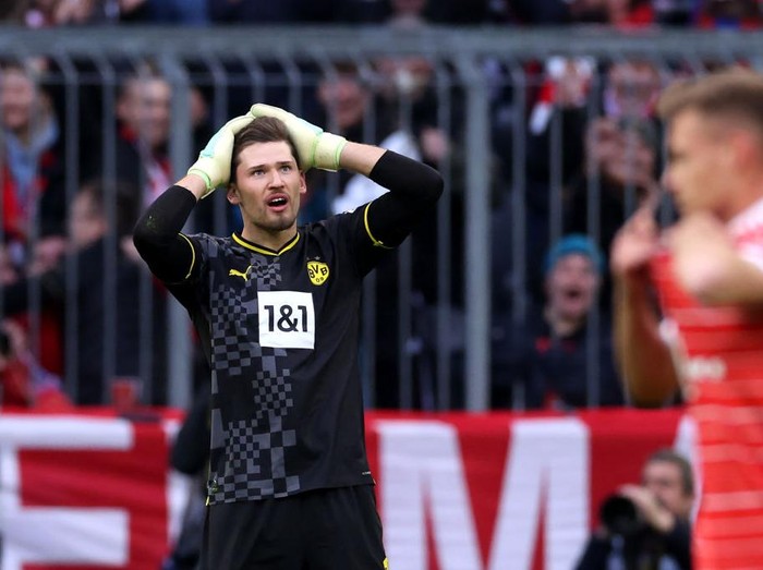 MUNICH, GERMANY - APRIL 01: Gregor Kobel of Borussia Dortmund reacts after scoring an own goal during the Bundesliga match between FC Bayern München and Borussia Dortmund at Allianz Arena on April 01, 2023 in Munich, Germany. (Photo by Alexander Hassenstein/Getty Images)