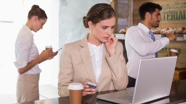 Alasan orang menarik cenderung merasa kesepian menurut sains