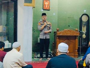 Cegah Tawuran Saat Ramadan, Polsek Tanjung Duren Ajak Remaja Solat Berjamaah