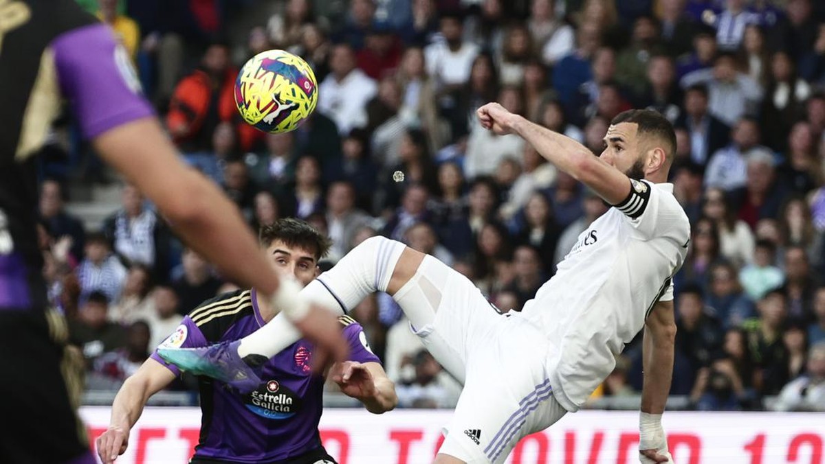 Karim Benzema mencetak hat-trick ke gawang Real Valladolid. (Foto: AP/Pablo Garcia)