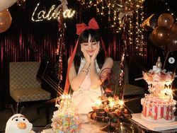 8 Gaya Lisa BLACKPINK Rayakan Ultah di Thailand, Pakai Perhiasan Rp 1,6 M