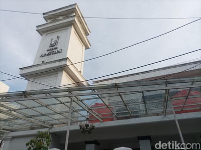 Masjid Al Riyadh, Wisata Religi ke Makam Habib Ali Kwitang