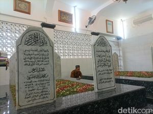 Wisata Religi ke Masjid Al Riyadh Kwitang, Tempat Bersemayam Habib Ali Kwitang