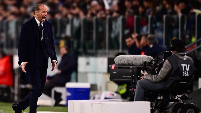 Juventus Italian coach Massimiliano Allegri expresses his anger against members of his own team, during the Italian Serie A football match between Juventus and Hellas Verona on April 1, 2023 at the Juventus stadium in Turin. (Photo by Marco BERTORELLO / AFP) (Photo by MARCO BERTORELLO/AFP via Getty Images)