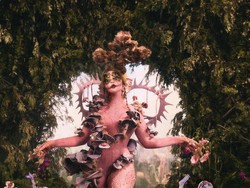 Viral Melanie Martinez Kibarkan Bendera Palestina di Konsernya