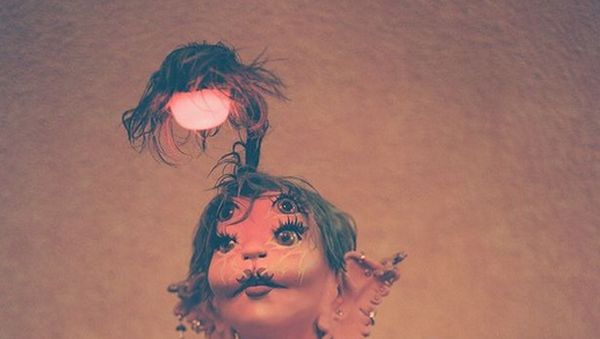 8 Foto Transformasi Melanie Martinez, Dari Imut Kini Tampil Seram Bermata 4