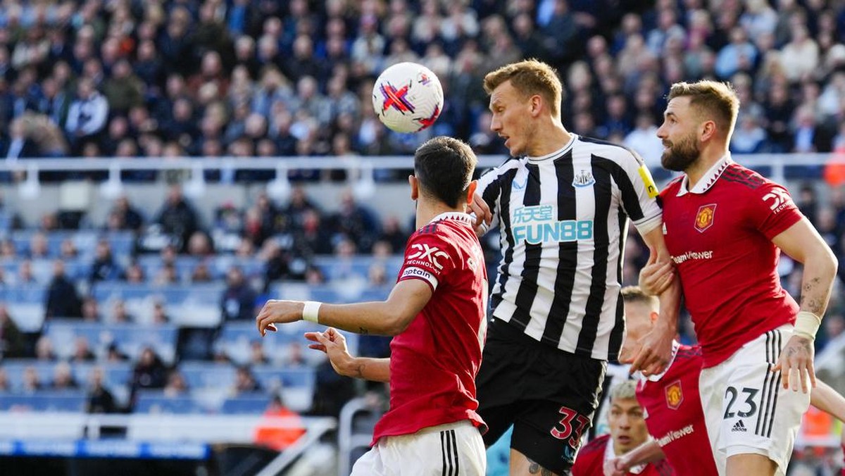 Babak I Newcastle United vs Man United tanpa gol (AP/Jon Super)