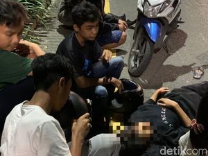 Kebut-kebutan Terobos Lampu Merah, Siswa SMP di Surabaya Kecelakaan-Kejang