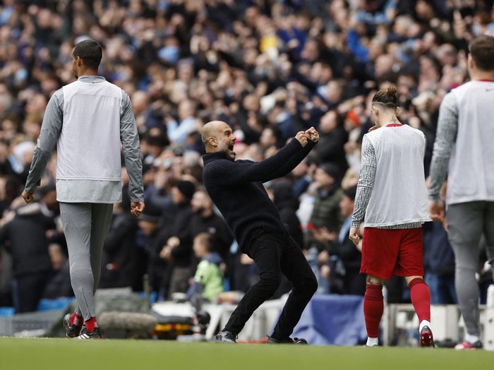 Soccer Football - Premier League - Manchester City v Liverpool - Etihad Stadium, Manchester, Britain - April 1, 2023  Manchester City manager Pep Guardiola celebrates their first goal scored by Julian Alvarez Action Images via Reuters/Jason Cairnduff EDITORIAL USE ONLY. No use with unauthorized audio, video, data, fixture lists, club/league logos or 'live' services. Online in-match use limited to 75 images, no video emulation. No use in betting, games or single club /league/player publications.  Please contact your account representative for further details.
