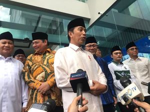 Pertemuan di PAN Bahas Koalisi Besar? Jokowi: Yang Bicara Itu Ketua Partai Pertemuan di PAN Bahas Koalisi Besar? Jokowi: Yang Bicara Itu Ketua Partai
