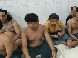 Razia Skala Besar di Surabaya Amankan Pil Dobel L dan Gerebek Pesta Miras