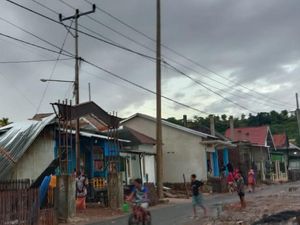5 Rumah di Bima Rusak Akibat Puting Beliung 5 Rumah di Bima Rusak Akibat Puting Beliung