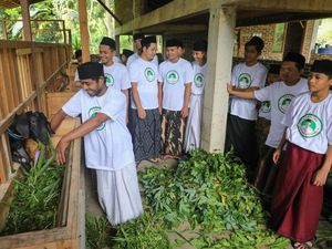 Santri Dukung Ganjar Gelar Pelatihan Budi Daya Ternak Kambing di Cilegon