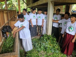 Santri Dukung Ganjar Gelar Pelatihan Budi Daya Ternak Kambing di Cilegon