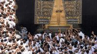 Meraih Berkah Ramadan di Pintu Kabah