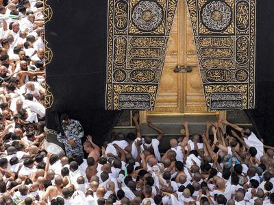 Meraih Berkah Ramadan di Pintu Kabah
