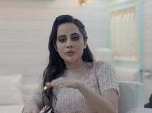 Tampil Kelewat Seksi, Bintang Bollywood Ini Sampai Minta Maaf ke Netizen Tampil Kelewat Seksi, Bintang Bollywood Ini Sampai Minta Maaf ke Netizen