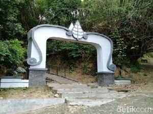 Makam Wali Kidangan Saksi Bisu Ulama Pajang Sebarkan Islam di Bojonegoro Makam Wali Kidangan Saksi Bisu Ulama Pajang Sebarkan Islam di Bojonegoro
