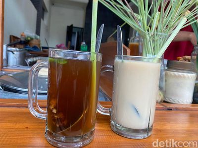 Slurrp! Hangatnya Wedang Rempah Ditemani Ketan Bakar yang Pulen