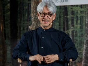 Sosok Ryuichi Sakamoto, Musisi Legendaris Jepang yang Wafat di Usia 71 Tahun Sosok Ryuichi Sakamoto, Musisi Legendaris Jepang yang Wafat di Usia 71 Tahun