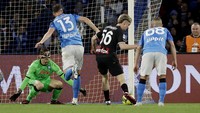 Gol keempat Milan lahir dari Alexis Saelemaekers pada menit ke-67. REUTERS/Ciro De Luca