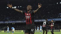Dengan hasil ini, Milan menahan Napoli di angka 71 dari 28 laga. Sementara Diavolo Rosso naik ke posisi tiga dengan 51 poin. AP/Alessandro Garofalo  