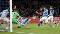 Milan menambah satu gol dari Brahim Diaz pada menit ke-25. Skor 2-0 untuk keunggulan milan bertahan hingga turun minum. REUTERS/Ciro De Luca