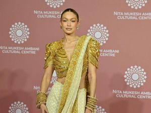 7 Gaya Glamor Artis Dunia dan Bollywood di Pesta Orang Terkaya Asia