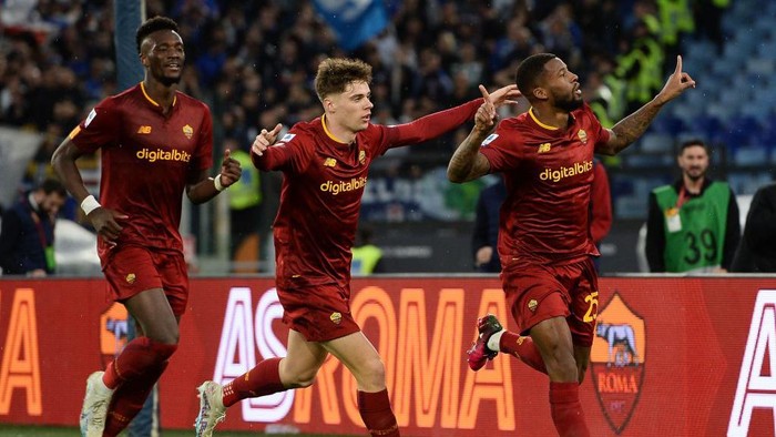 ROME, ITALY - APRIL 02: Georginio Wijnaldum celebrates after scoring goal 1-0 during the Serie A match between AS Roma and UC Sampdoria at Stadio Olimpico on April 02, 2023 in Rome, Italy. (Photo by Silvia Lore/Getty Images)
