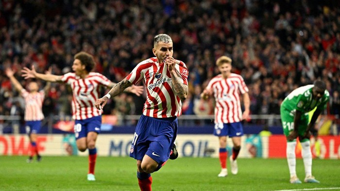 Atletico Madrids Argentinian forward Angel Correa celebrates after scoring his teams first goal during the Spanish league football match between Club Atletico de Madrid and Real Betis at the Wanda Metropolitano stadium in Madrid on April 2, 2023. (Photo by JAVIER SORIANO / AFP) (Photo by JAVIER SORIANO/AFP via Getty Images)