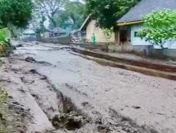 Banjir Campur Lumpur dan Material Terjang Sempol Bondowoso