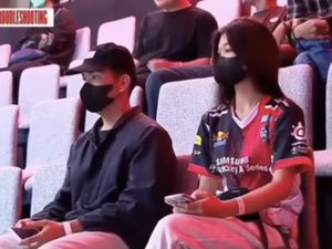 Ini Kata Wanita Viral Disebut Kepergok Selingkuh via Kamera Pertandingan ML Ini Kata Wanita Viral Disebut Kepergok Selingkuh via Kamera Pertandingan ML