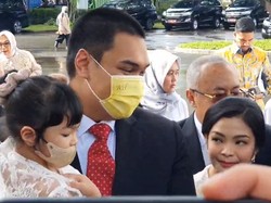 Momen Dito Ariotedjo Tiba di Istana Negara Bersama Anak-Istri