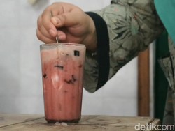 Istimewa! Es Saparuwa di Pasuruan Berisi Manisan Nanas hingga Cincau