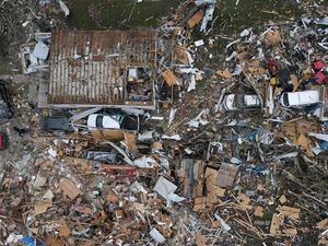 Foto Udara Dampak Tornado di Indiana AS