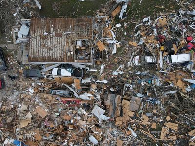 Foto Udara Dampak Tornado di Indiana AS